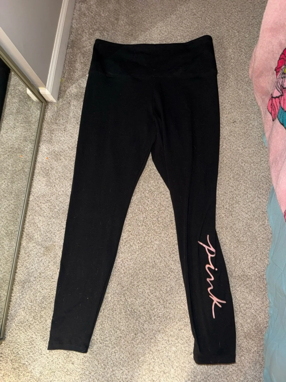 🏷️NWT PINK Victoria's Secret Black Leggings with Pink Logo size XL - Picture 2 of 4
